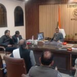 जिलाधिकारी कपिल सिंह कलेक्ट्रेट कार्यालय में जनसुनवाई करते हुए।