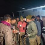 कानपुर पुलिस और फोरेंसिक टीम घटनास्थल पर जांच करते हुए।