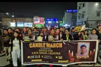 देहरादून में छात्रा एंजेल चकमा के लिए न्याय की मांग करते हुए कैंडल मार्च की प्रतीकात्मक तस्वीर।