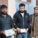 कानपुर पुलिस की गिरफ्त में नकली चांदी बेचकर ठगी करने वाले इनामी अपराधी और बरामद कैश।