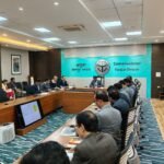 कानपुर मण्डलायुक्त मुख्यमंत्री युवा उद्यमी विकास अभियान की समीक्षा करते हुए।