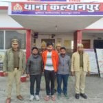 कानपुर पुलिस द्वारा पकड़े गए सरिया चोर और बरामद 30 कुंतल सरिया।