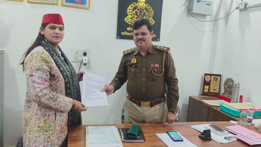 कानपुर के जाजमऊ में विधायक के बयान के विरोध में प्रदर्शन और सुरक्षा के लिए तैनात पुलिस बल।