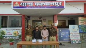 कानपुर पुलिस द्वारा चोरी के खुलासे की तस्वीर और बरामद जेवर।