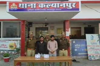 कानपुर पुलिस द्वारा चोरी के खुलासे की तस्वीर और बरामद जेवर।