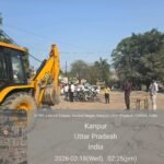 कानपुर नगर निगम द्वारा चावला मार्केट में अतिक्रमण हटाओ अभियान की तस्वीर।