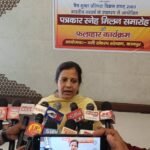 CA Neetu Singh addressing the press meet of Yati Sankalp Sansthan in Kanpur.