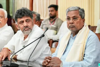 कर्नाटक के मुख्यमंत्री सिद्धारमैया ने पद से इस्तीफा देने के बाद बेंगलुरु में प्रेस कॉन्फ्रेंस की।