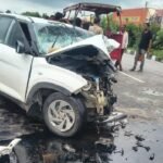 झांसी-कानपुर हाईवे पर सड़क हादसे के बाद क्षतिग्रस्त कार, जिसमें अतीक अहमद के बेटे अबान अहमद की मौत हुई।